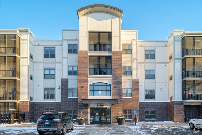 Entrada - Zvago Glen Lake