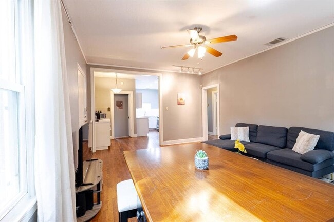 Photo - 3715 Robinson Ave