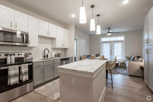 1BR, 1BA - 728SF