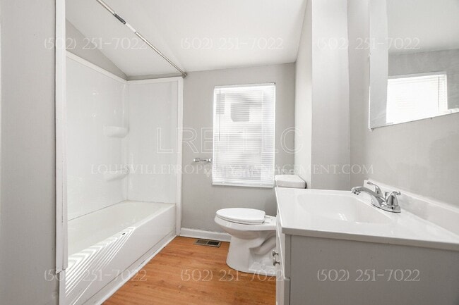 Photo - 2424 Rowan St