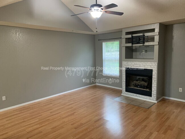 Photo - 509 E Pinion St