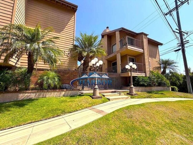 Building Photo - 1015 W 159th St Unit #13