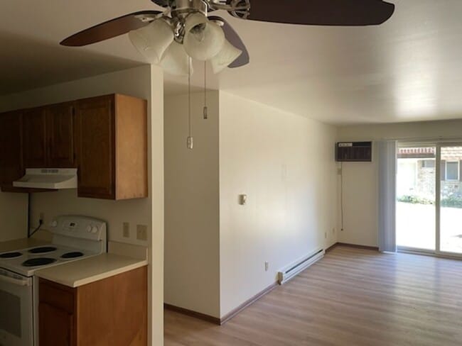Neat and Updated 2- Bedroom Apartment - Neat and Updated 2- Bedroom Apartment Unit Apt #4