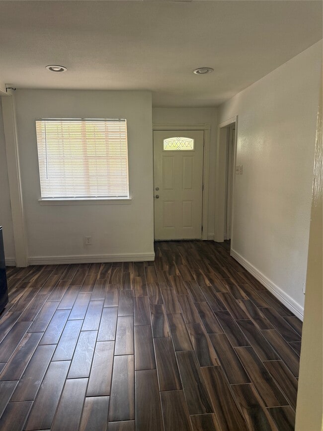 Photo - 8920 Duane St