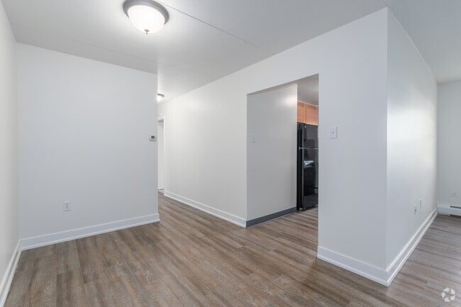 2BR, 1BA - 760SF - Dining Area