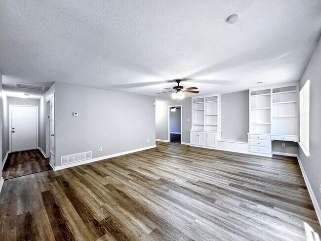 Photo - 7194 Londonderry Dr