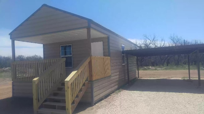 Photo - 2020 Family Ln.