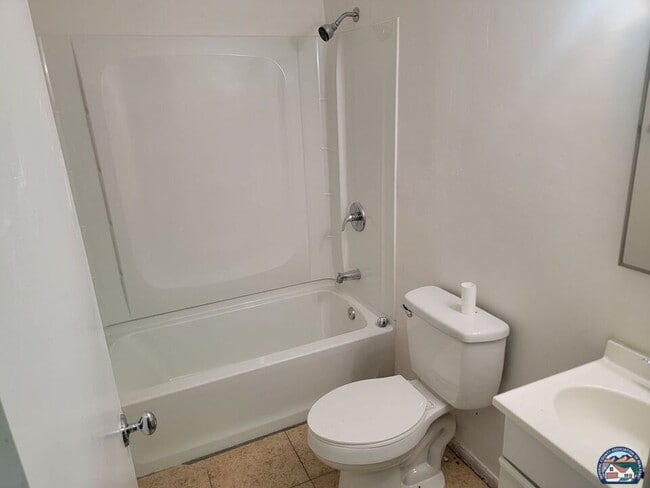 Photo - 162 W Alamo St