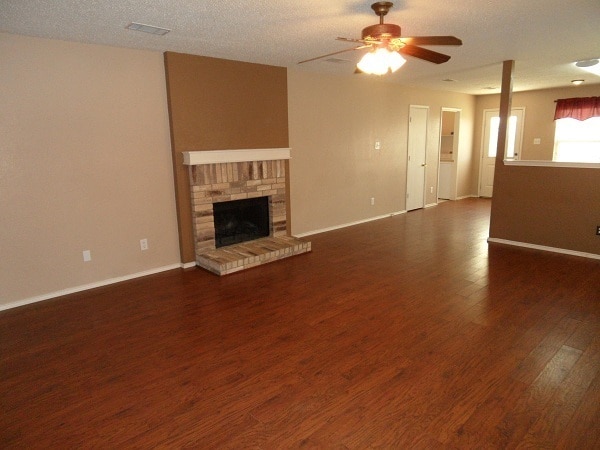 Building Photo - Beautiful 3/2 in Prime Fort Worth — Minutes from Lake Worth & Downtown!