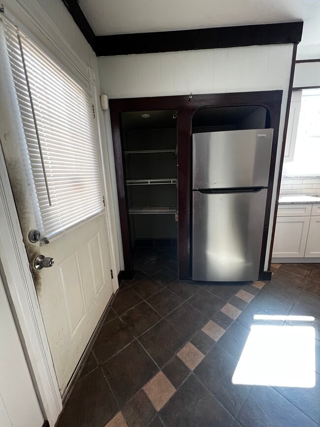 Building Photo - 24 Lawrence St Unit 24 Lawrence st Apt A
