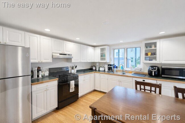 Building Photo - 24 Watson St