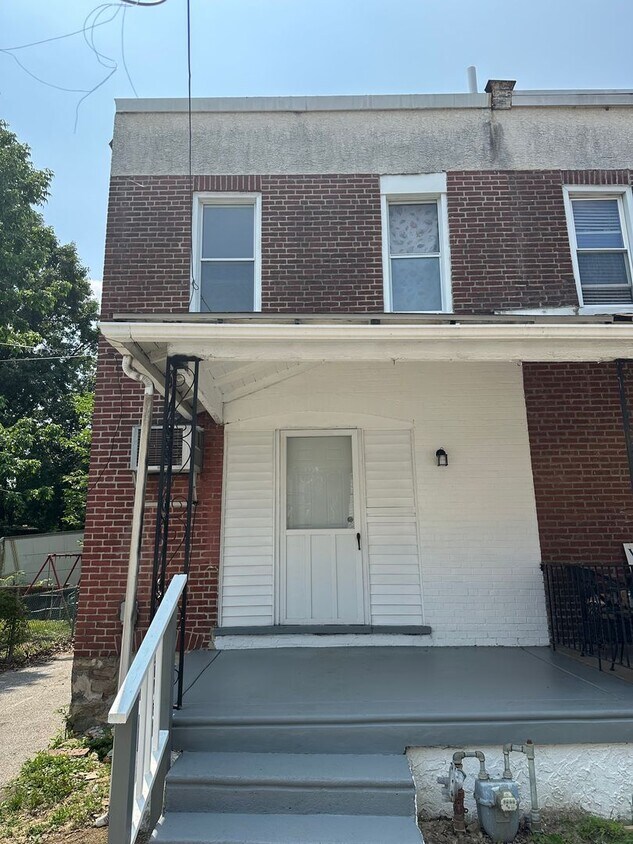 Renovated 3 Bed, 1 Bath Townhome - Renovated 3 Bed, 1 Bath Townhome