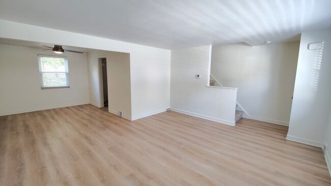 Photo - *Recently Updated & Spacious 3BD/1BA Duplex Unit Available for Rent in Castle Shannon*