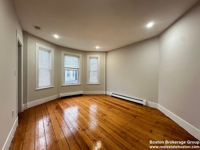 Photo - 22 Howell St