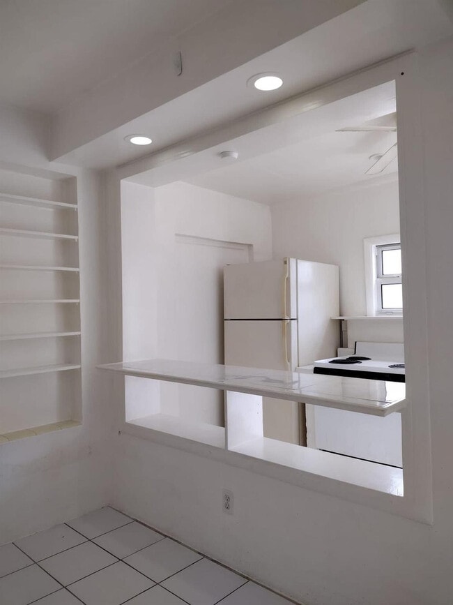 Building Photo - 1707 Thomas St