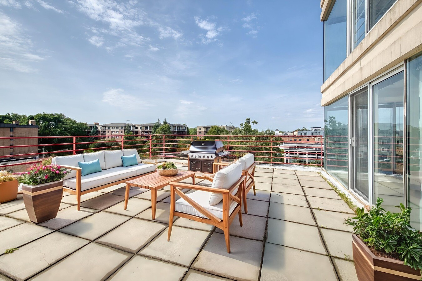 Modern 1-Bedroom in Downtown Highland Park | Private Terrace + In-Unit Laundry - Modern 1-Bedroom in Downtown Highland Park | Private Terrace + In-Unit Laundry Unit 604