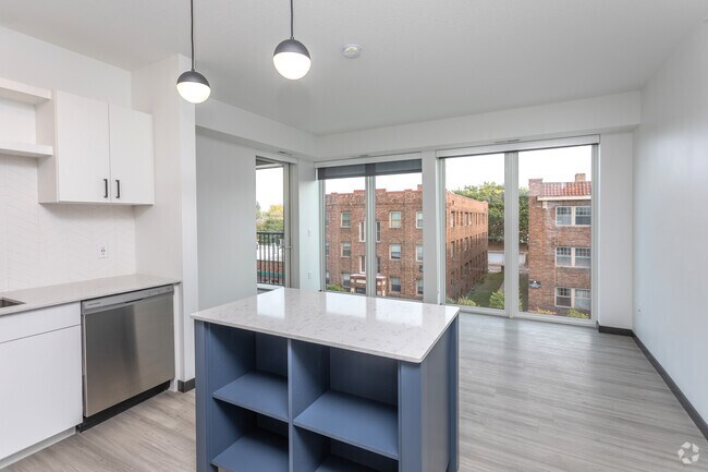 2HAB, 2BA - 786SF