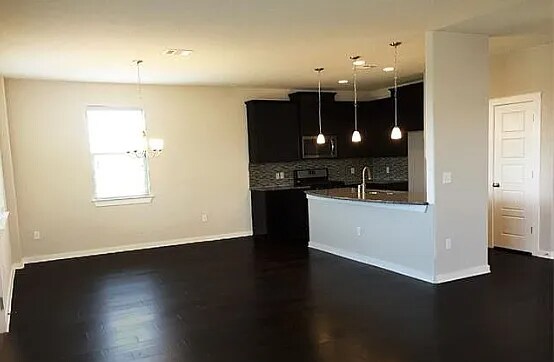 Photo - 400 Eagle Brook Ln