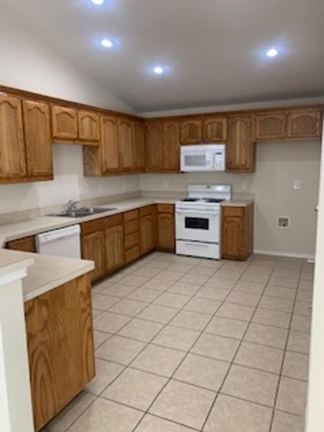 Photo - 3/2/2 Starter HOME!