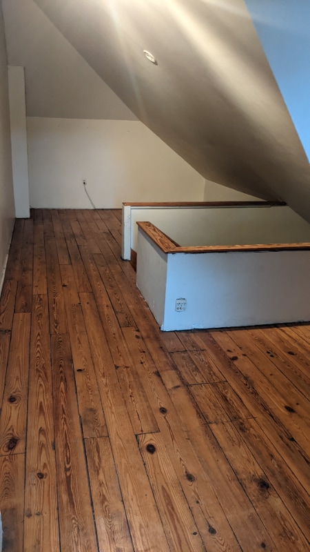 Photo - 463 Elsmere St