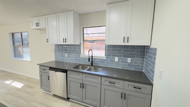 Photo - 829 Canfield St