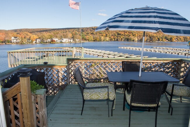 Building Photo - 636 Jersey Ave Unit 2