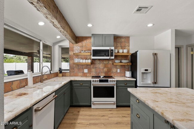 Building Photo - 5449 E Larkspur Dr