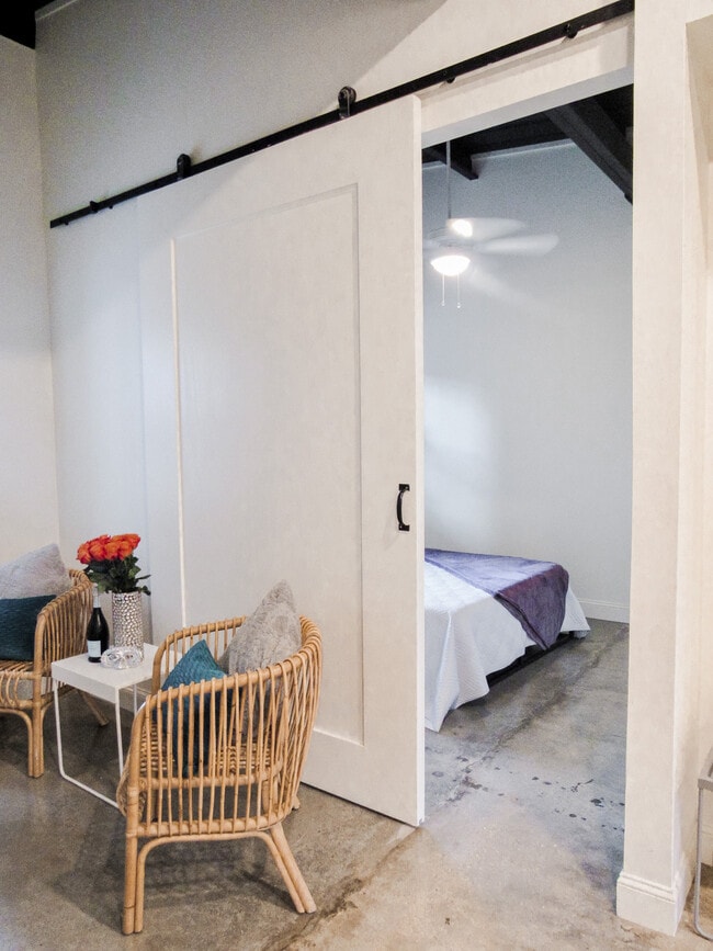 Photo - 728 Desire St