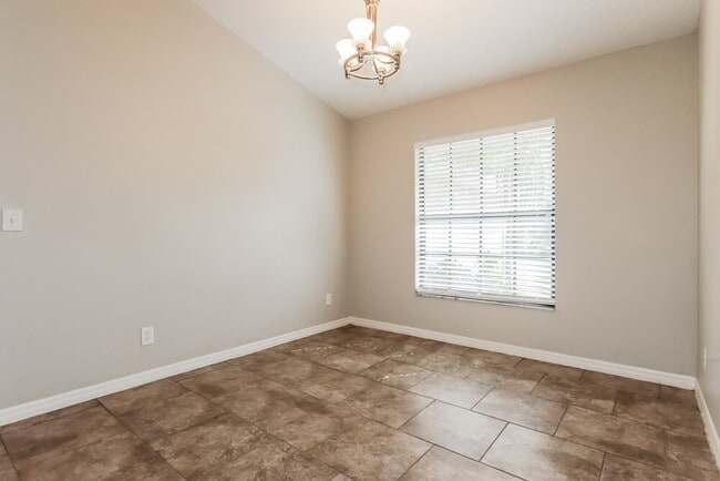 Photo - 801 Cambridge Way