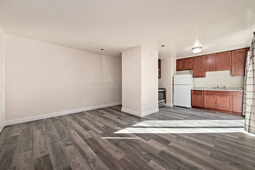 1257-1259 White Drive