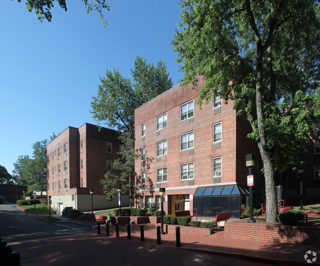 Photo - Woods Edge Apartments