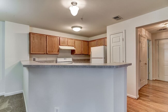 Photo - 3 Bed 2 Bath - Germantown Condo - Washer/Dryer In Unit
