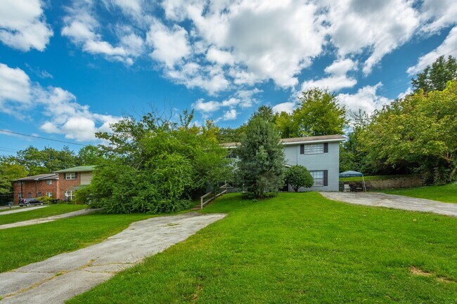 Building Photo - 508 Ely Rd Unit A