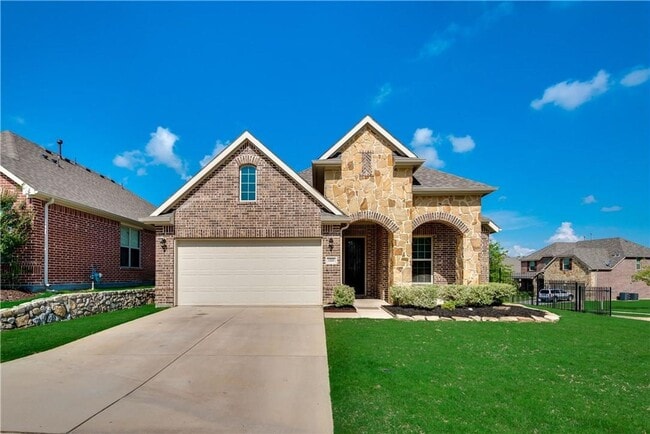 Building Photo - Spectacular one and a half story home on a large corner lot in Silver Oak Estates.