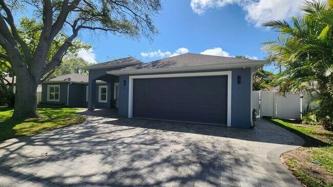 Photo - 2223 Barbara Dr House
