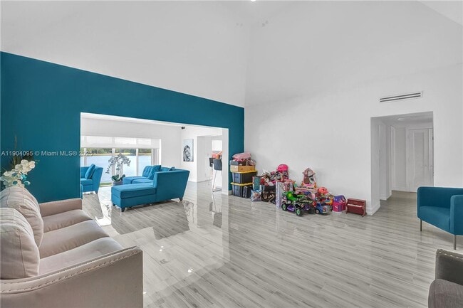 Photo - 5602 White Cedar Ln