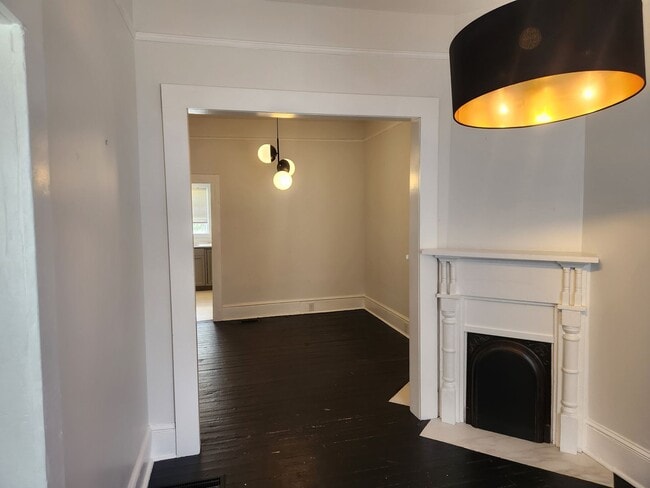 Photo - Charming Railroad-Style Townhouse Near Forsyth Park & Starland