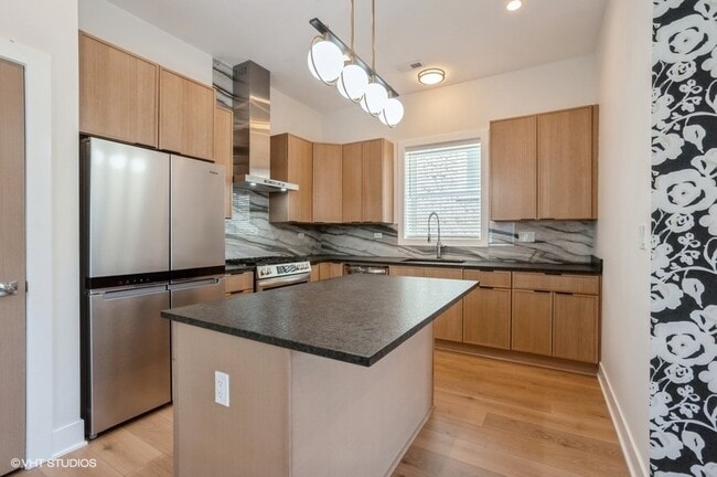 Photo - 456 E Oakwood Blvd