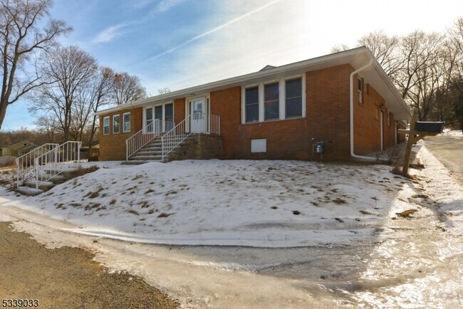 Building Photo - 5 Canfield St Rental