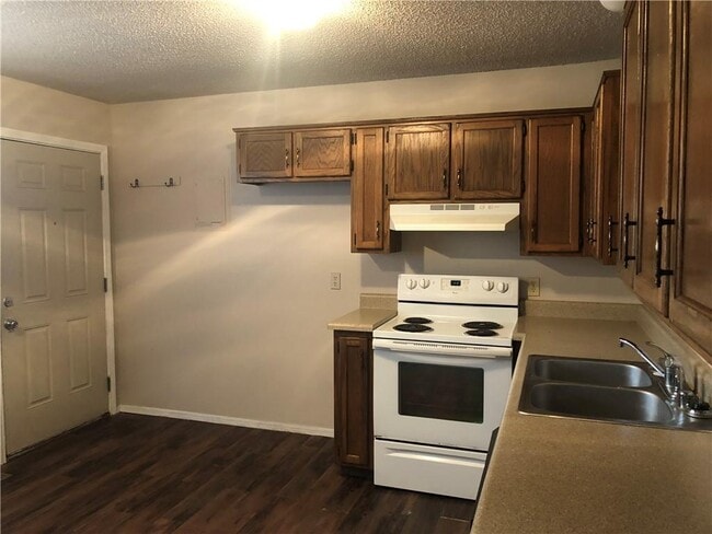 Photo - 211 S Carl St