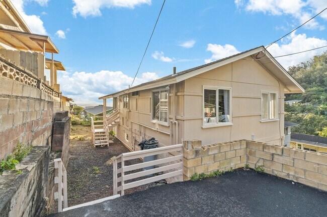 Photo - 1577 Pahulu St Unit Upstairs