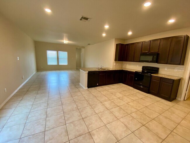 Photo - Spacious 4 Bedroom/Loft Area ~ Convenient ...