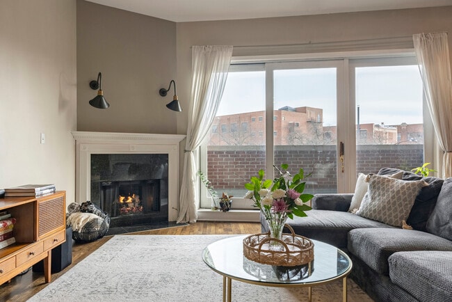 Photo - 1140 N Milwaukee Ave