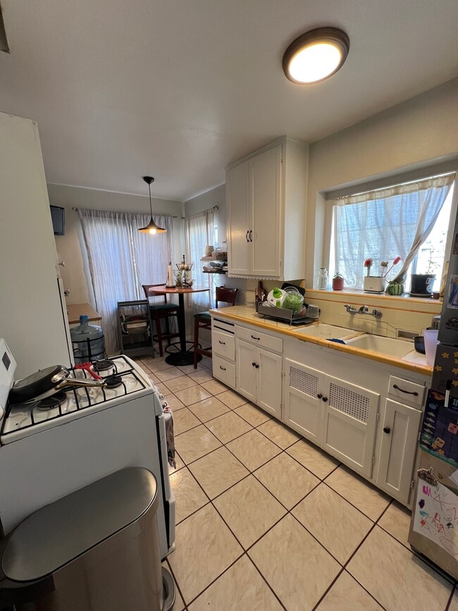 Photo - 732 S Kern Ave