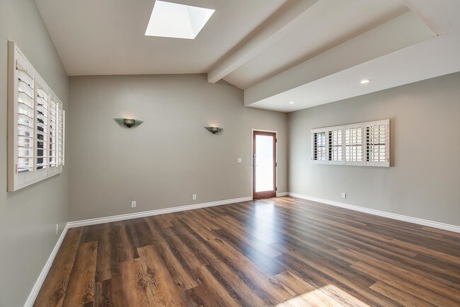 Photo - 695 Washington Blvd