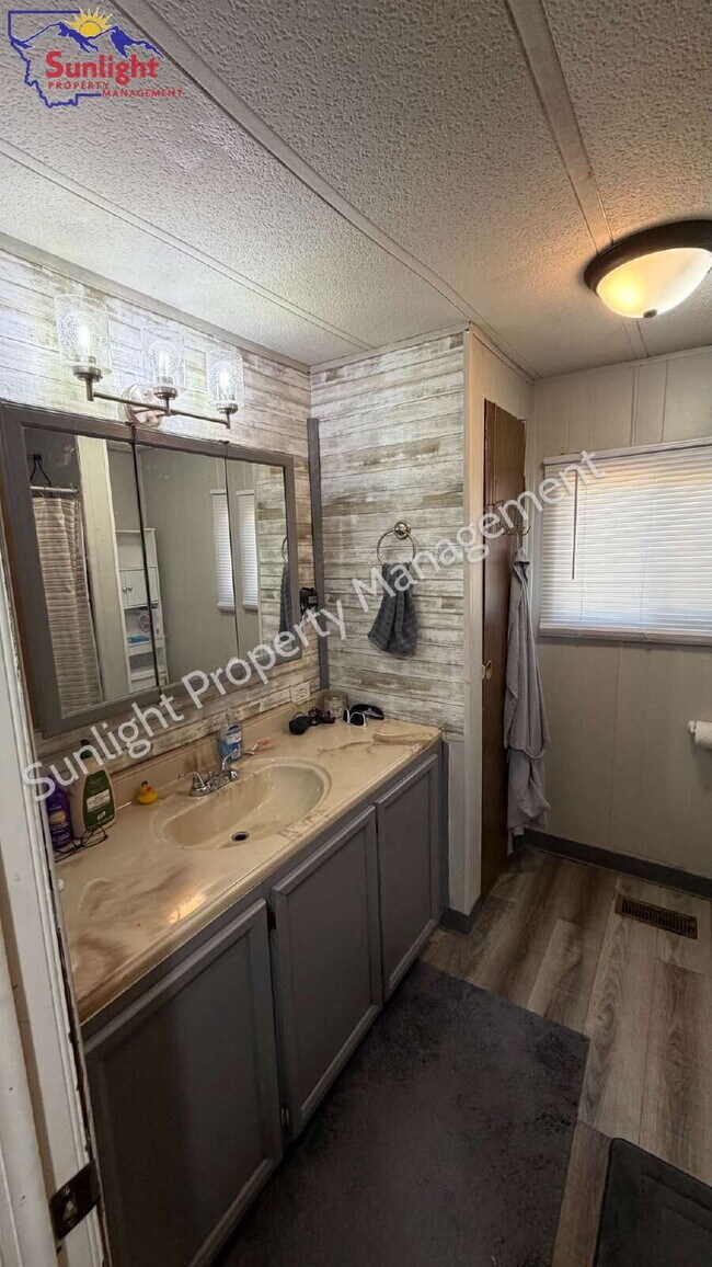 Photo - 3 Bed 2 Bath - Updated!