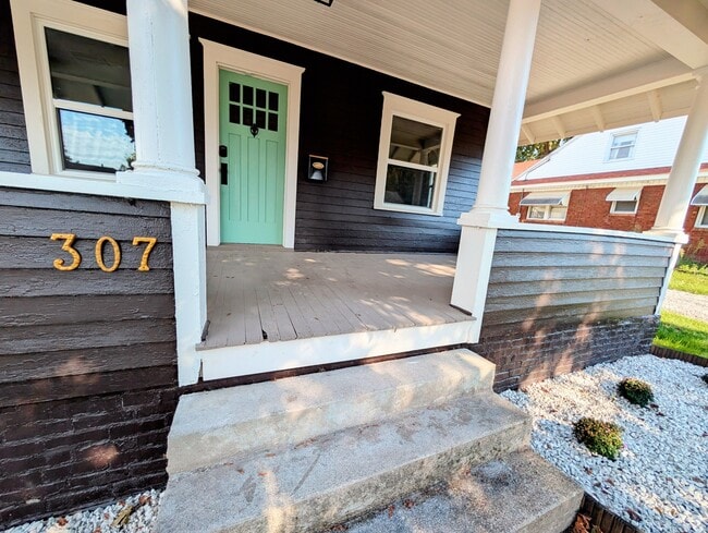 Photo - 307 5th Ave E