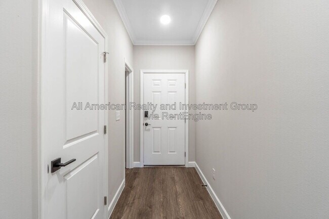 Photo - 1817 Stable Ln