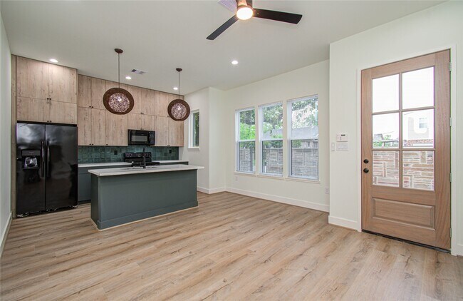 Photo - 4603 Edison St