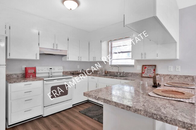 Photo - 131 Holmes Blvd NW